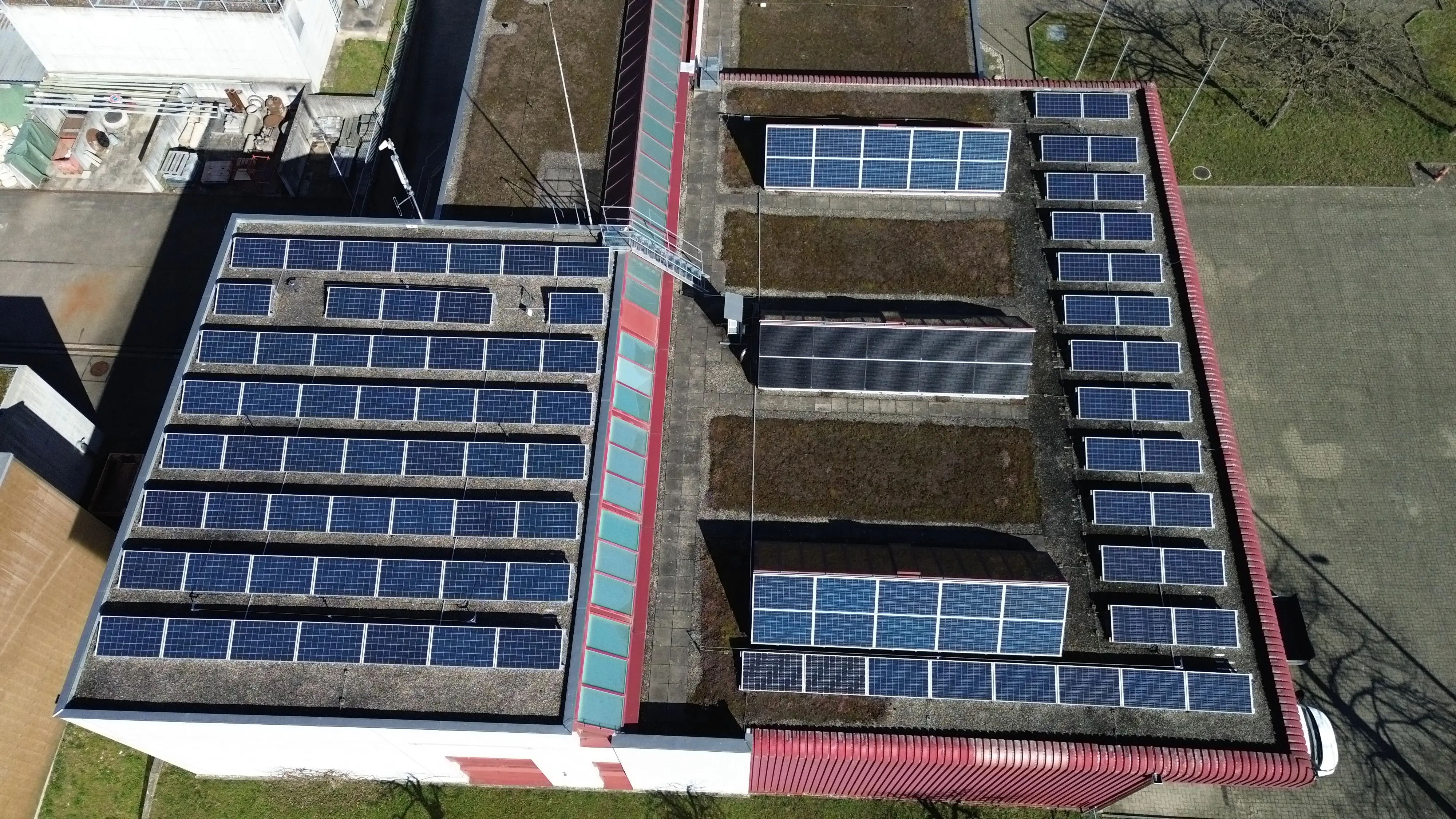 Photovoltaikanlage auf dem Feuerwehrmagazin Lausen